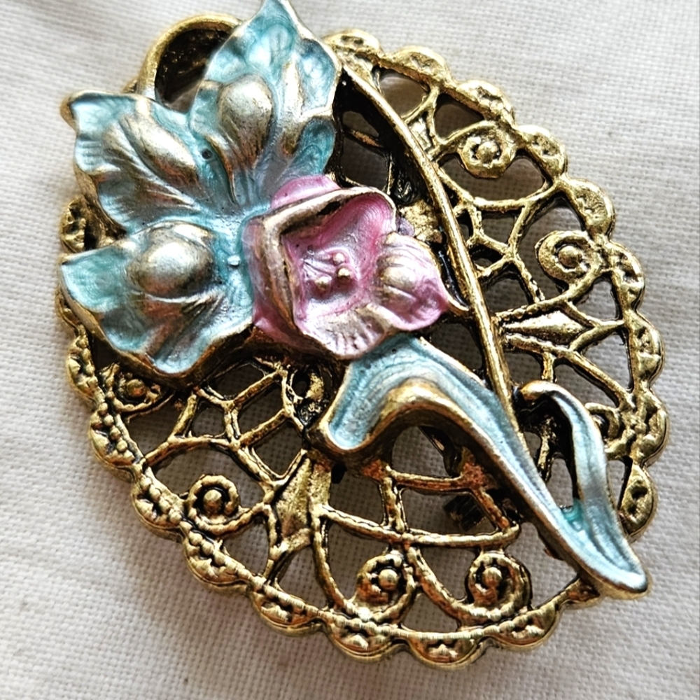 Vintage Edwardian/Victorian Style Pastel Painted Floral Brooch